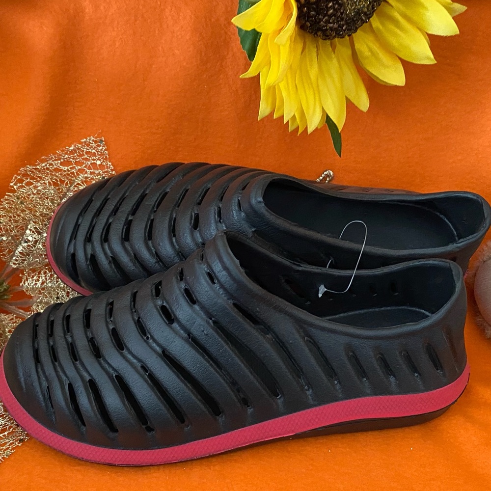 New Awesome Water Shoes Size 8 1/2!(#44)